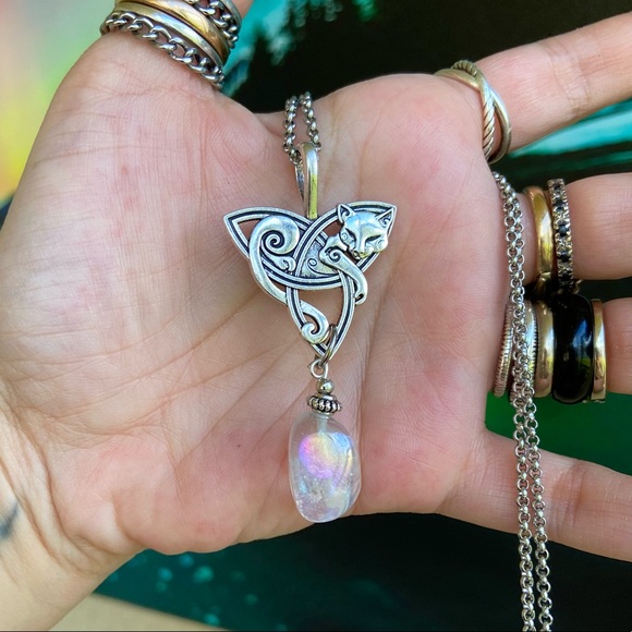 Celtic knot cat fox aura crystal steel necklace - Picture 7 of 8